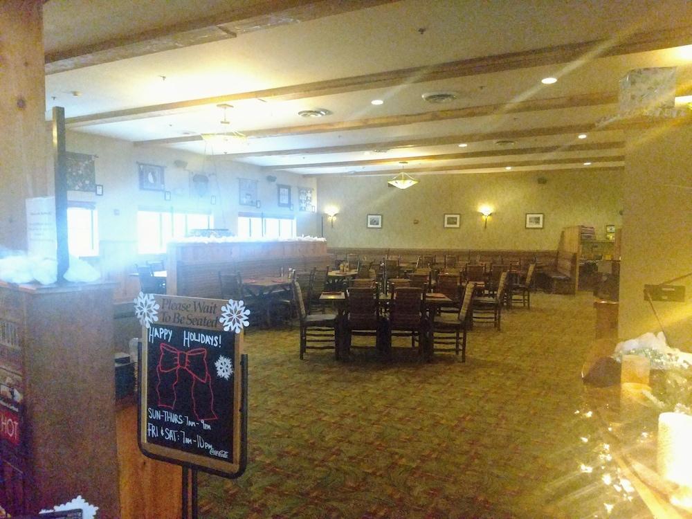 Hope Lake Lodge & Indoor Waterpark Cortland Exterior foto