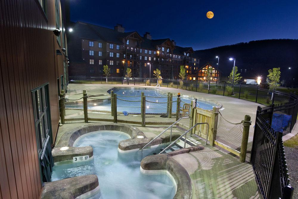 Hope Lake Lodge & Indoor Waterpark Cortland Exterior foto