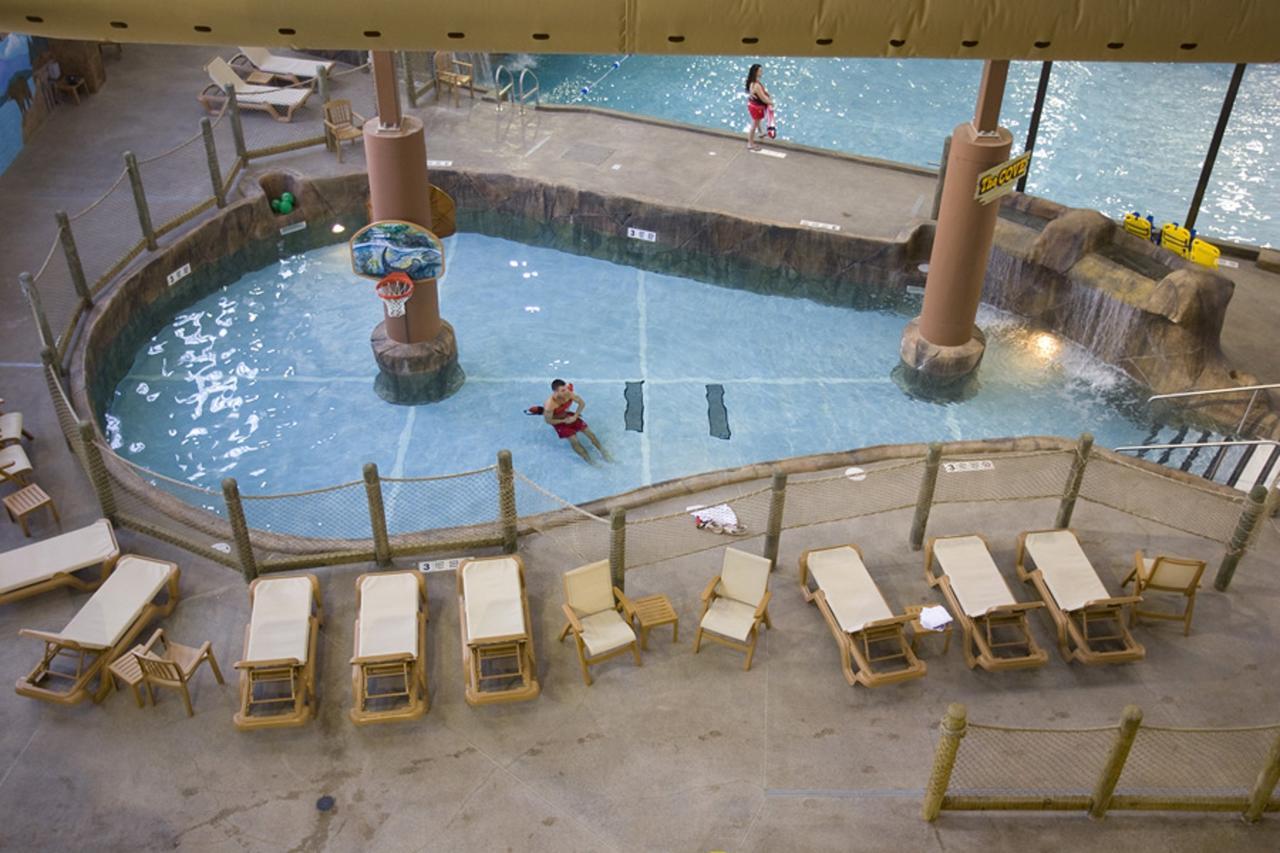 Hope Lake Lodge & Indoor Waterpark Cortland Exterior foto