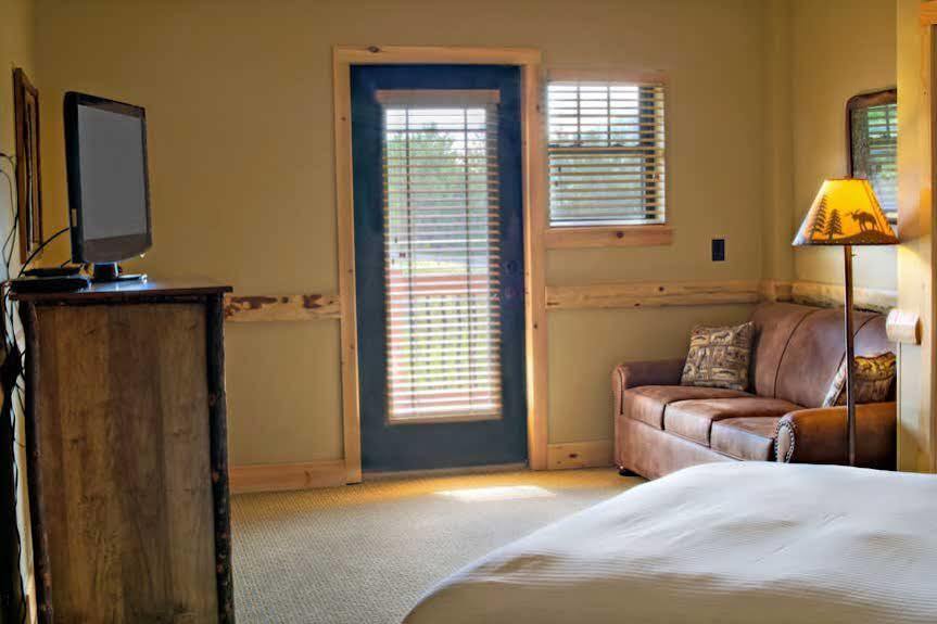 Hope Lake Lodge & Indoor Waterpark Cortland Exterior foto