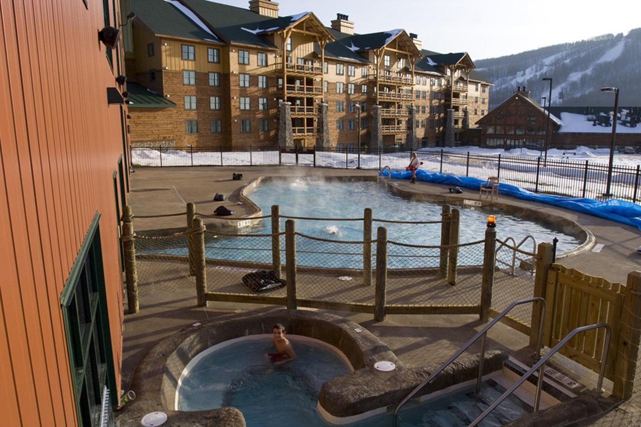 Hope Lake Lodge & Indoor Waterpark Cortland Exterior foto